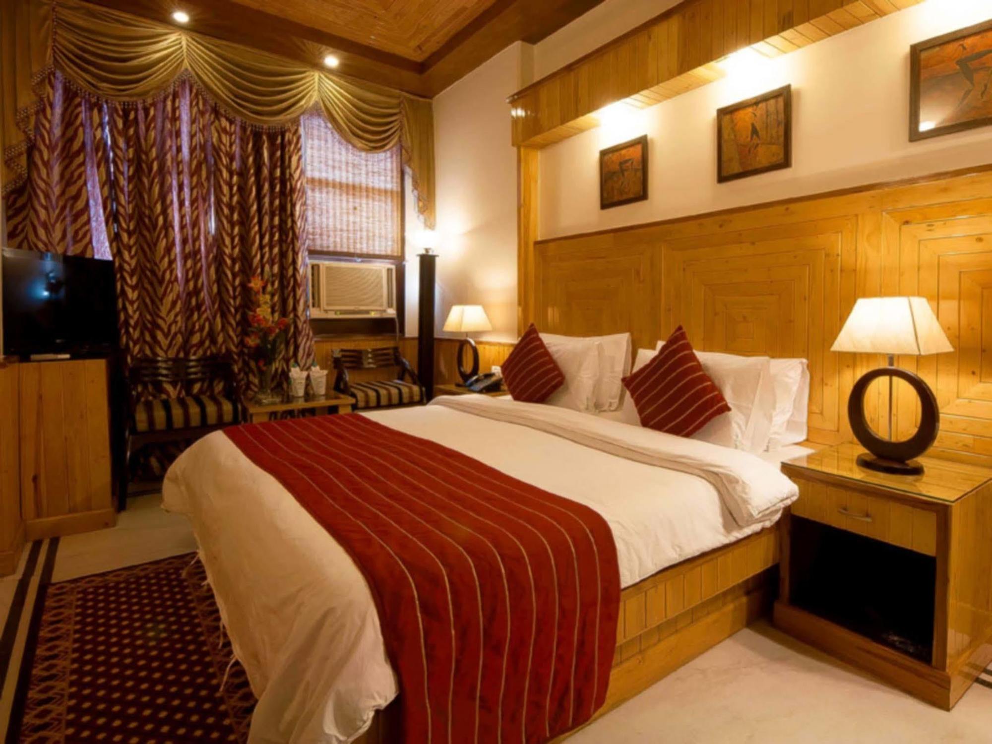 Hotel Wood Castle Dillí Exteriér fotografie